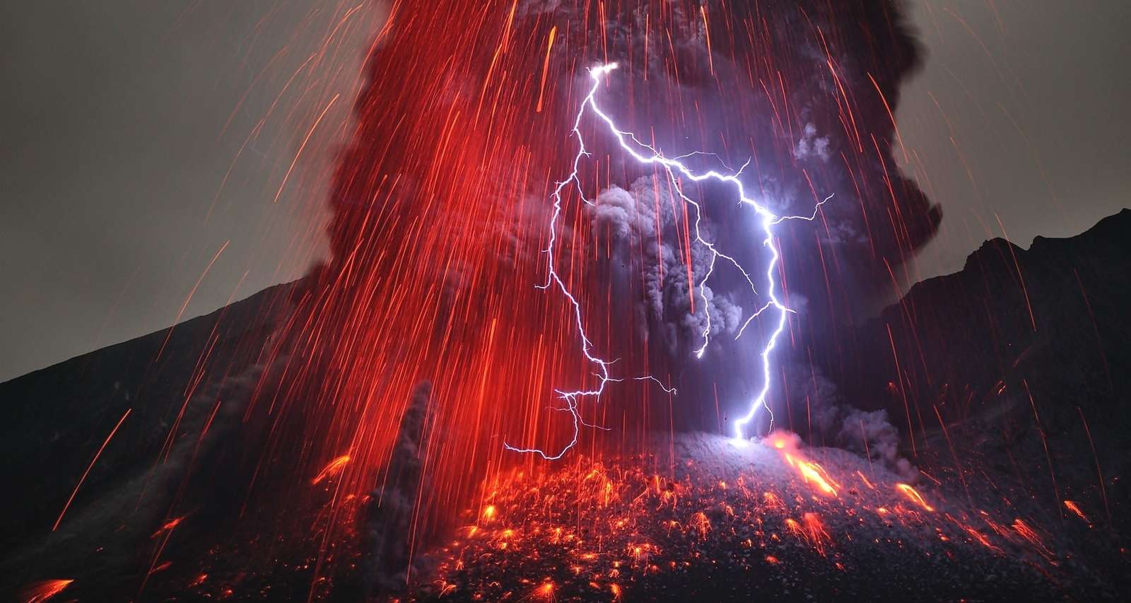 Vulkan och blixtnedslag Pussel online