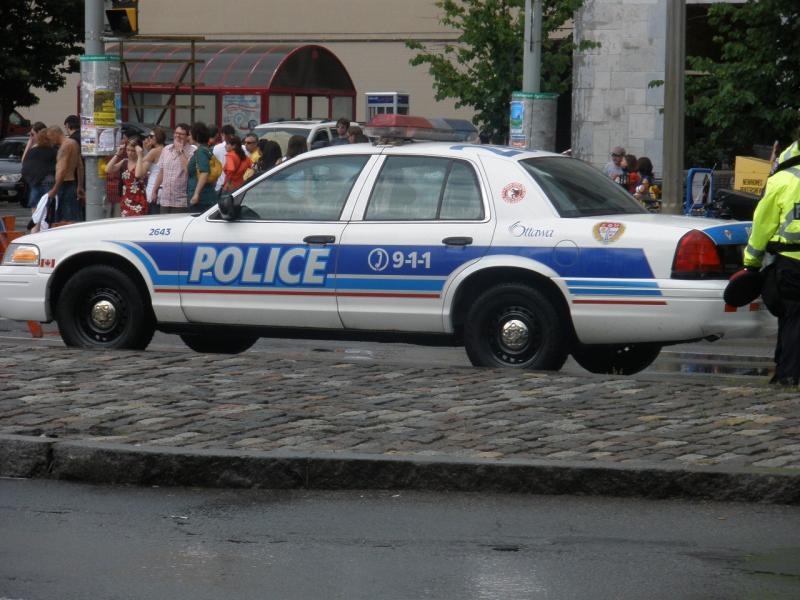 Coche de la policía canadiense rompecabezas en línea