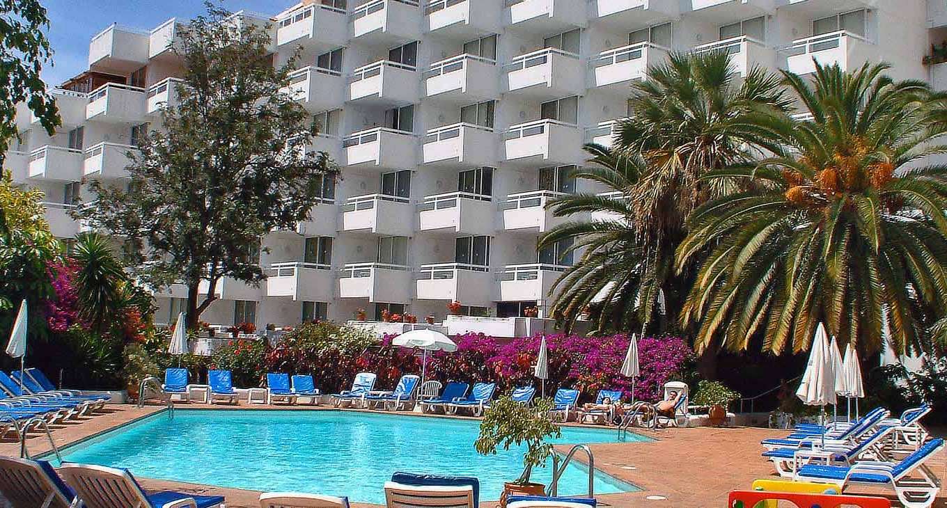Hotel con piscina puzzle online
