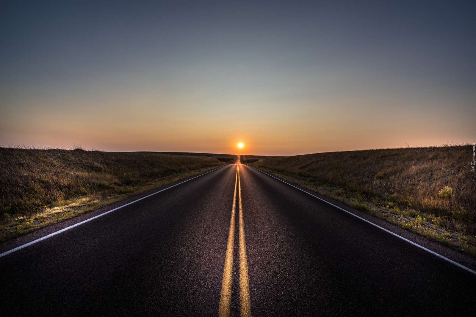 Road at sunset online puzzle