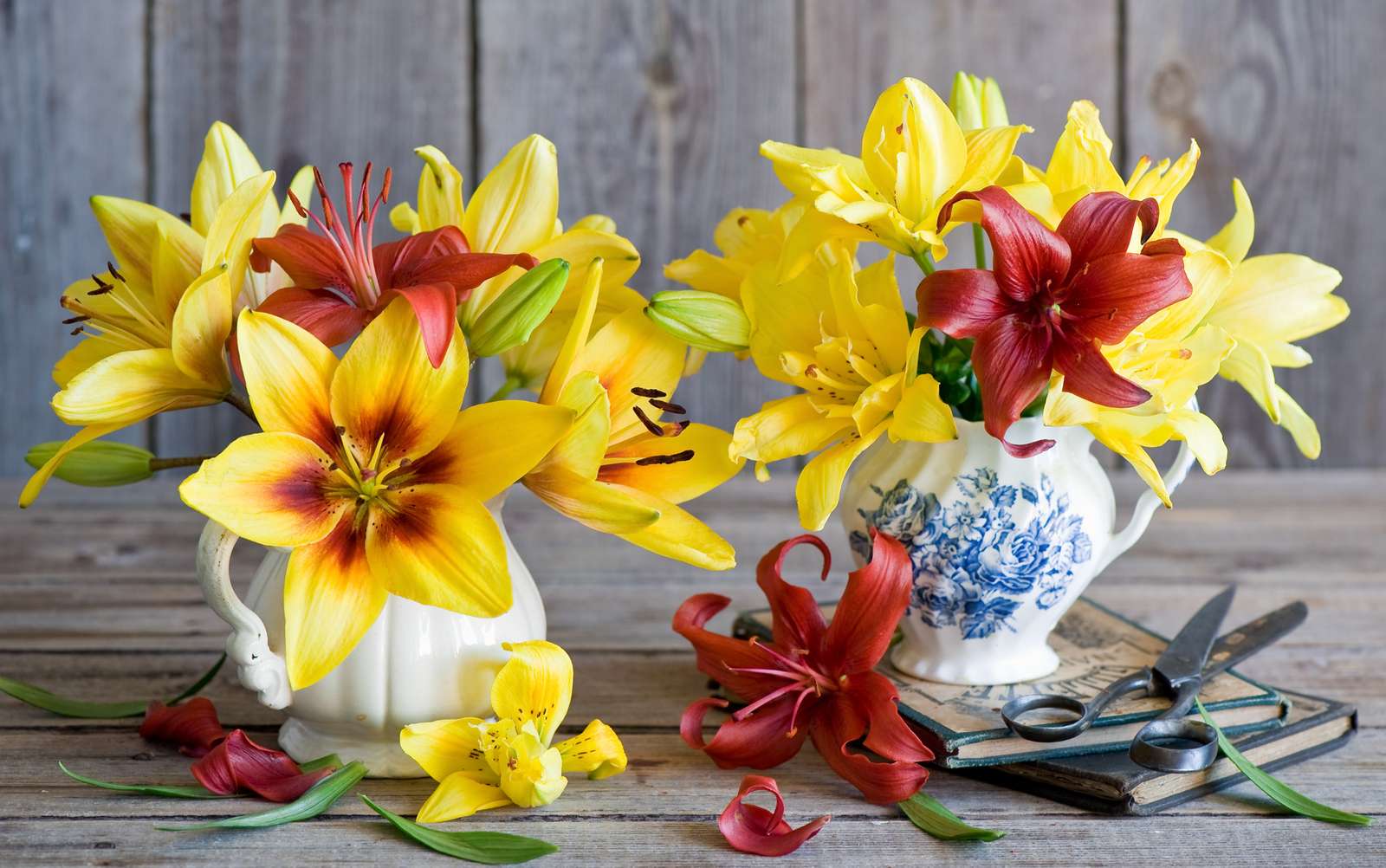 Λουλούδια σε κανάτες παζλ online