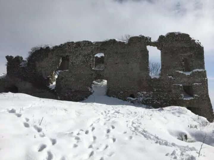 castelo com neve quebra-cabeças online