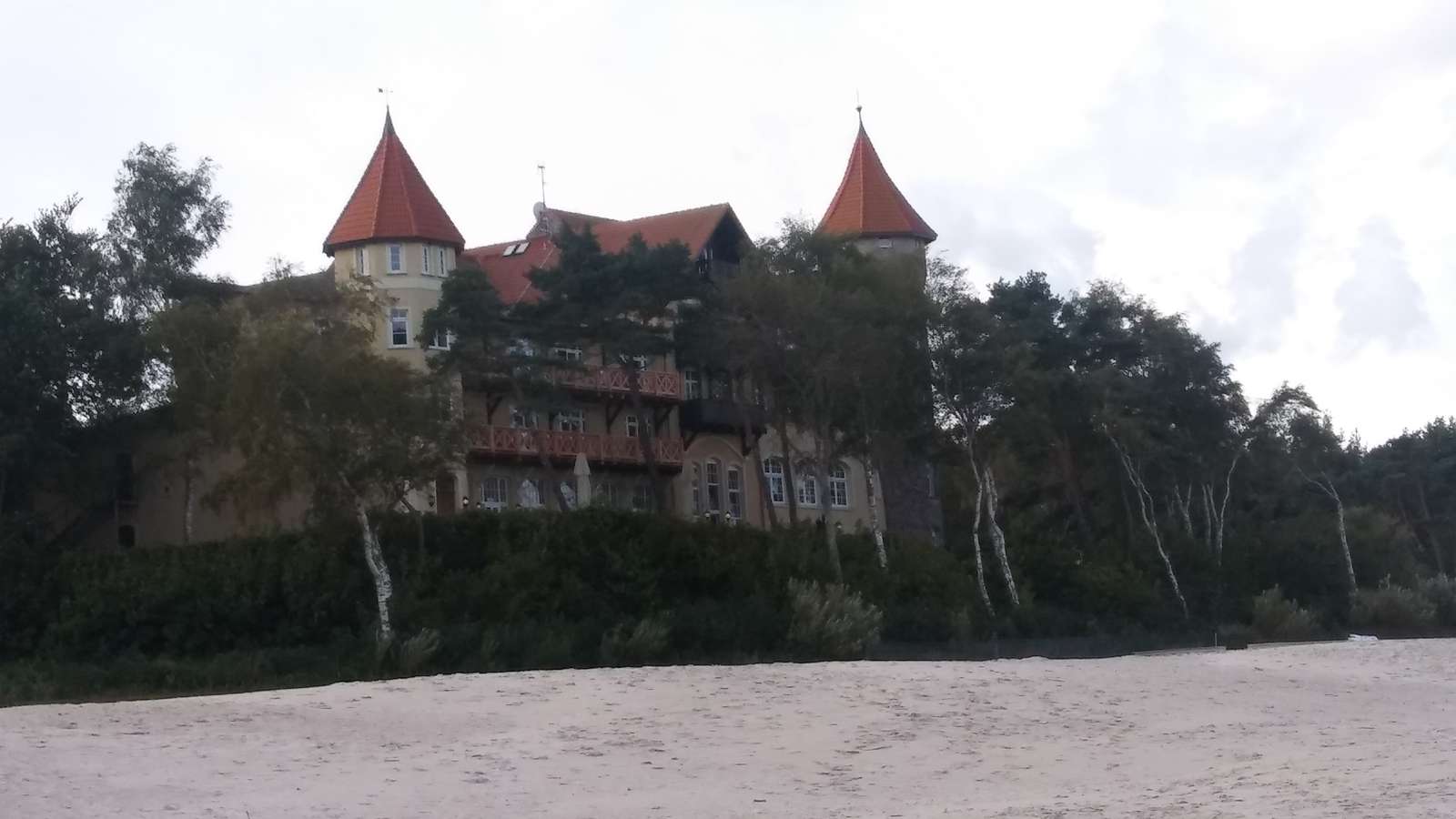Castelul de pe plajă jigsaw puzzle online