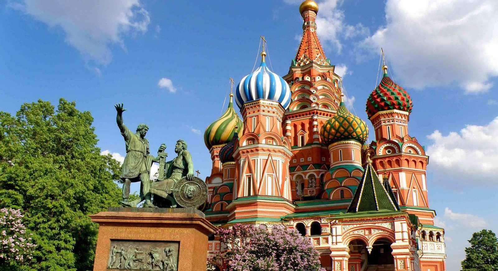 Цветна православна църква онлайн пъзел