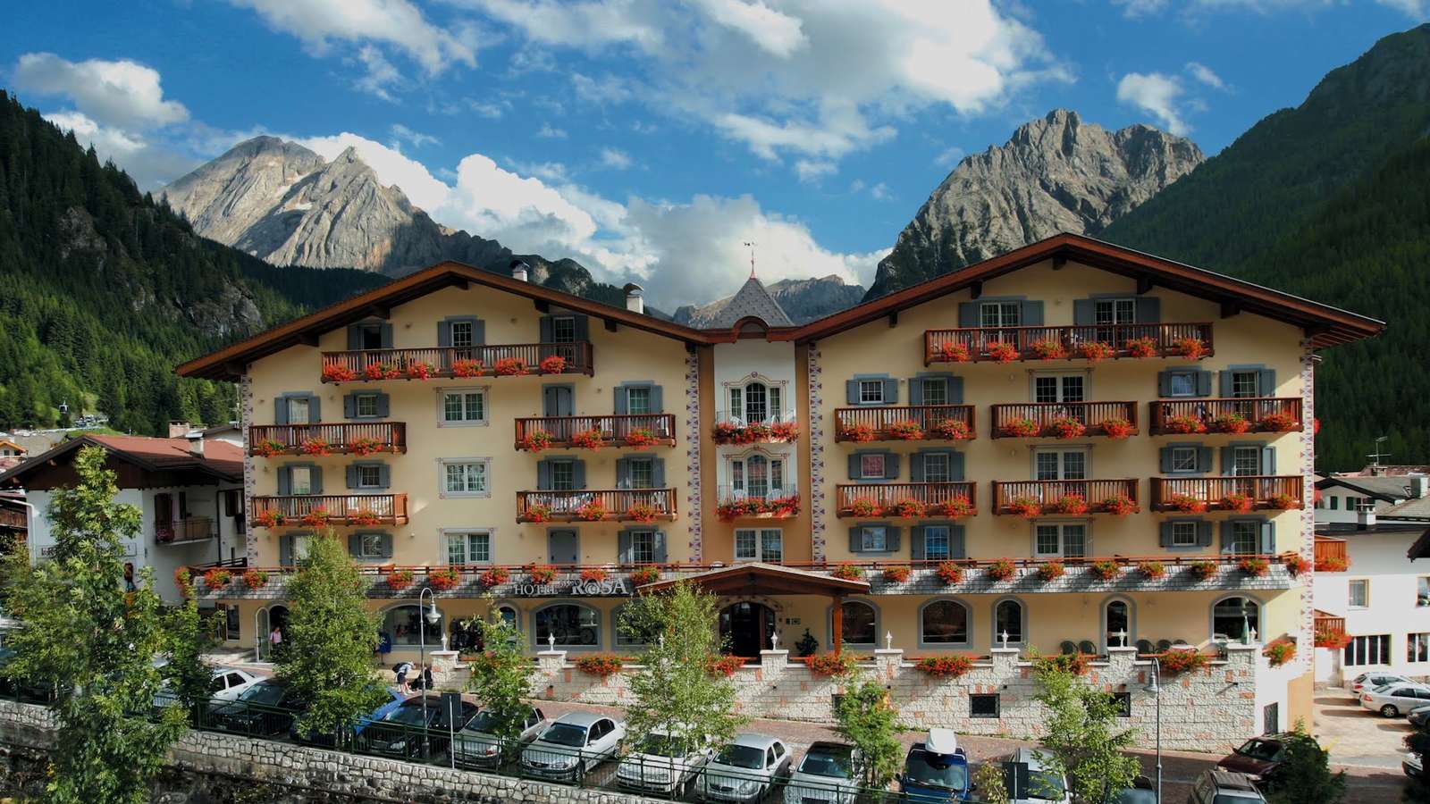 Dolomites - Canazei, Italy online puzzle