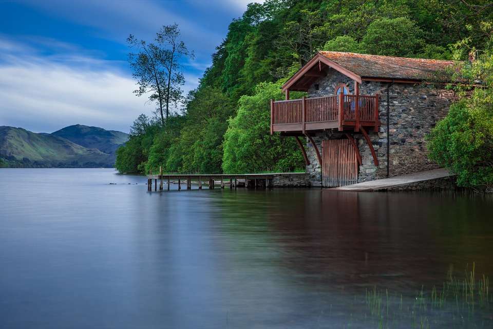 スコットランドの湖の家。 ジグソーパズルオンライン
