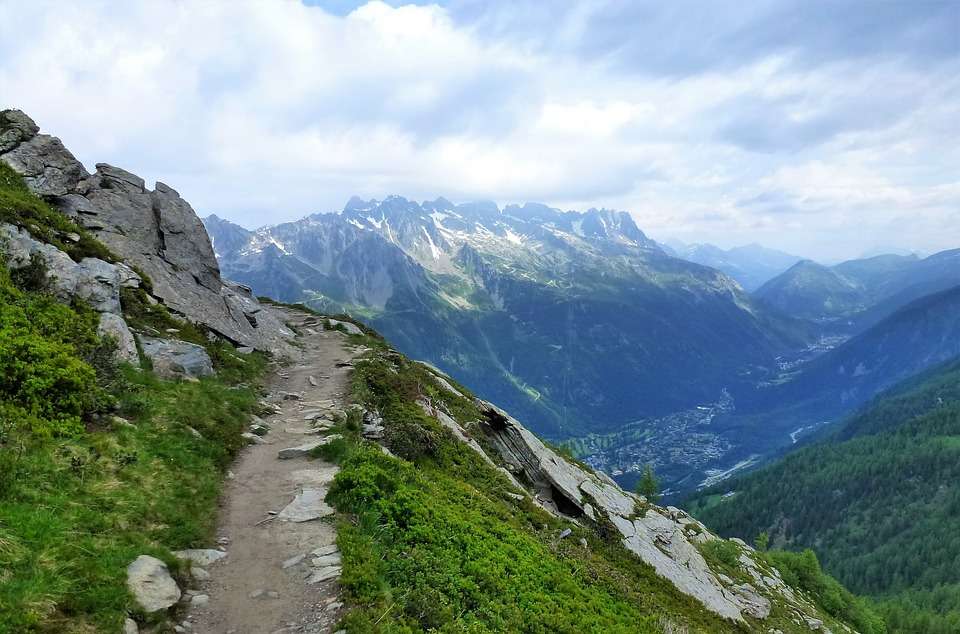 Mountain path. jigsaw puzzle online