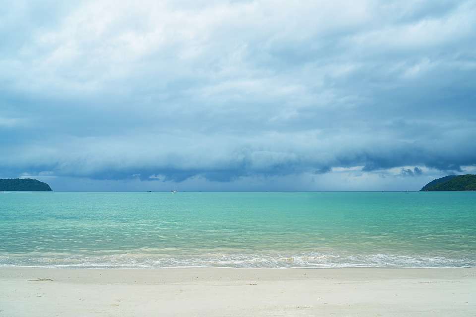 Stranden före stormen. pussel på nätet
