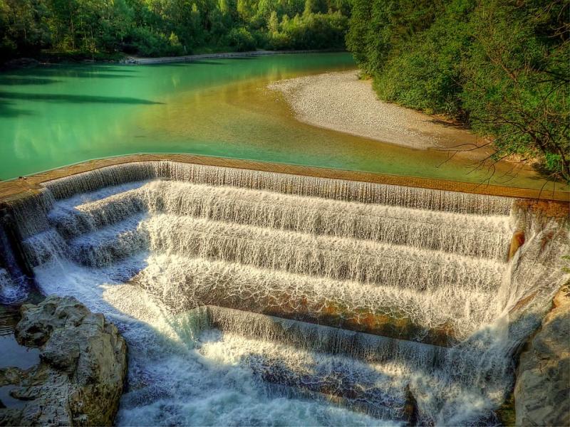 Cascade pe râu în Bavaria. puzzle online