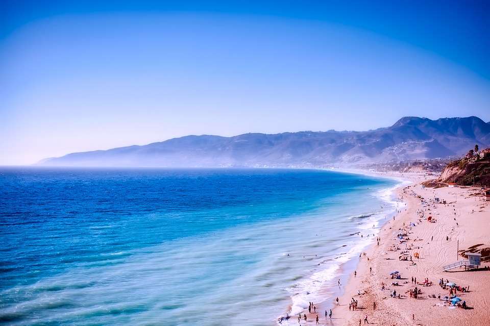 Praia de Malibu. Califórnia. quebra-cabeças online