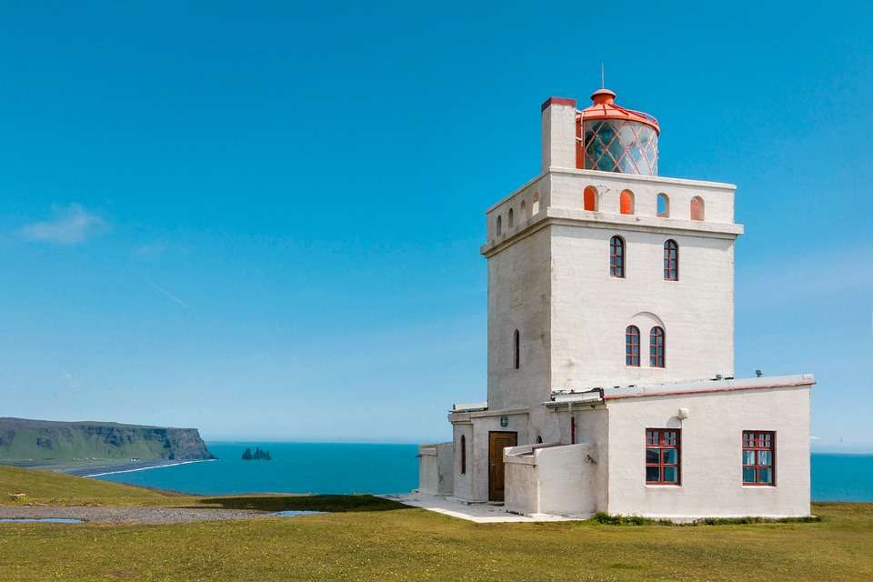 Lighthouse n in Iceland. jigsaw puzzle online