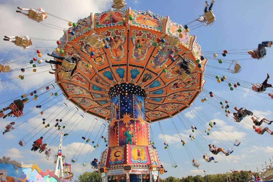 Colorful carousel. online puzzle