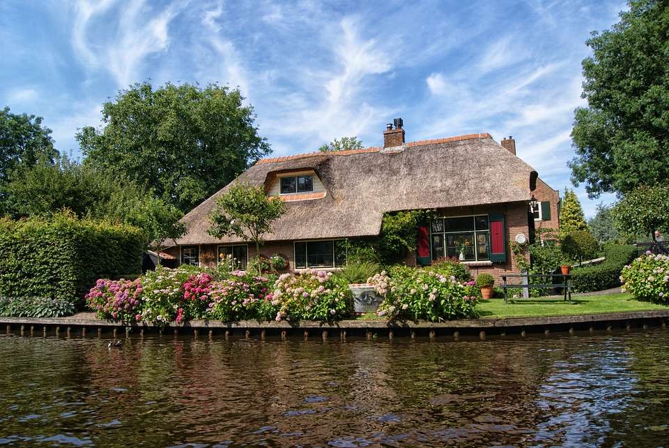 Холандия. Къща на канала. онлайн пъзел