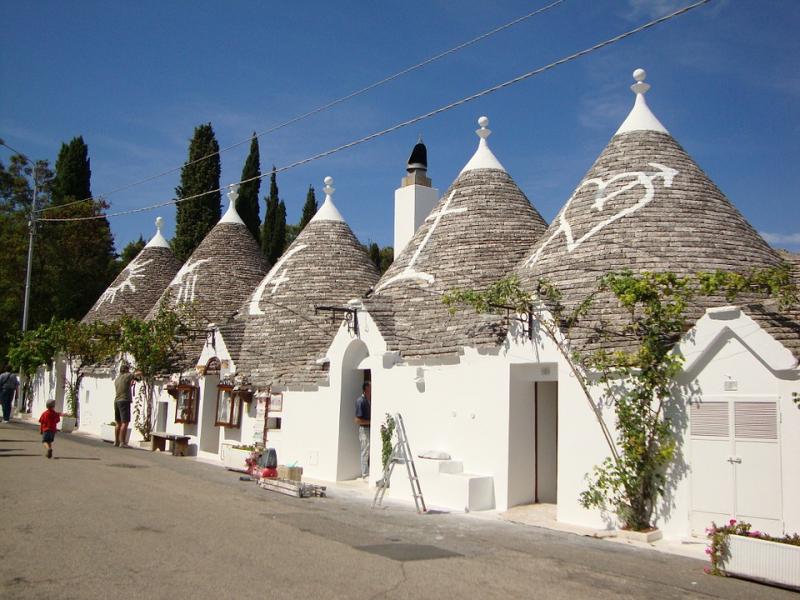 Houses in the Italian Alberobe online puzzle