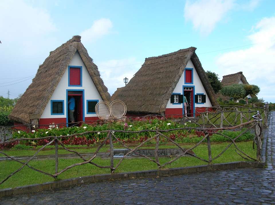 Cottages in Madeira. jigsaw puzzle online