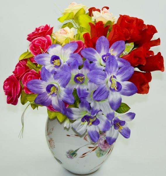 Flowers in a vase jigsaw puzzle online
