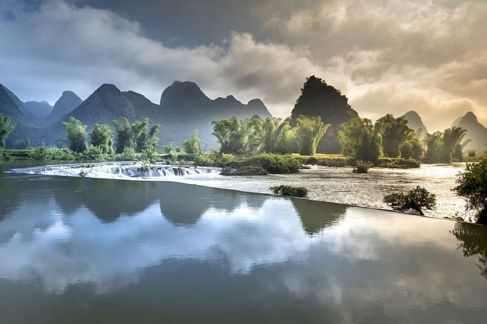 Vietnam. Afvoer van de rivier. legpuzzel online