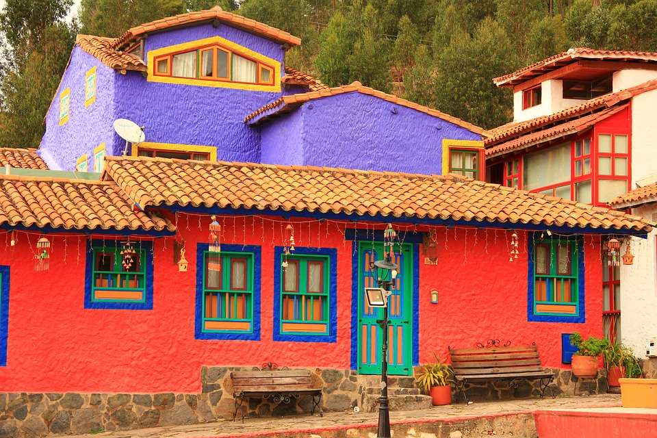 Casa colorida. puzzle online