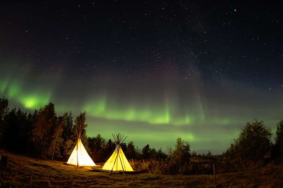 Camping. Luzes do norte. quebra-cabeças online