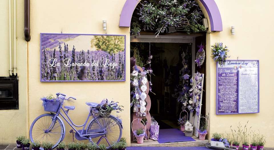 Lavendel blomsterhandlare. pussel på nätet
