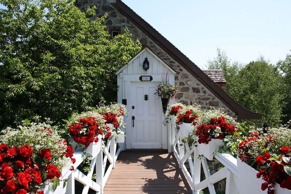 Entrance to the cottage. jigsaw puzzle online