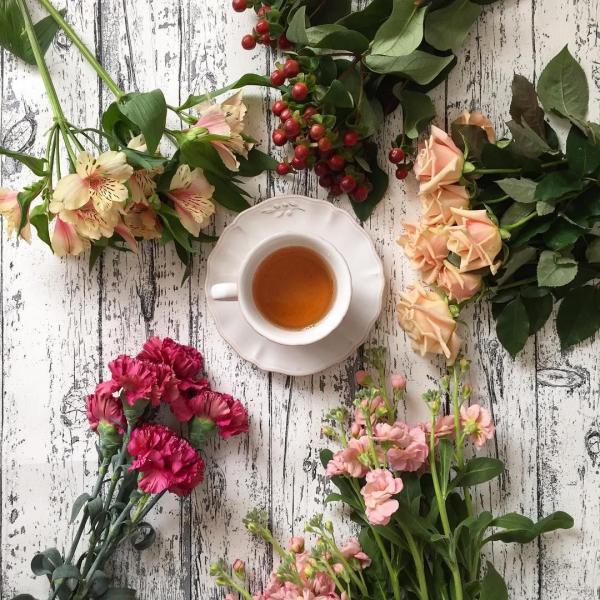 Blommor och kaffe. pussel på nätet