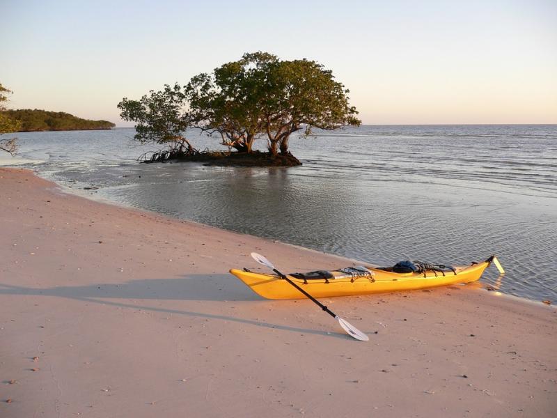 Kayak sulla riva puzzle online