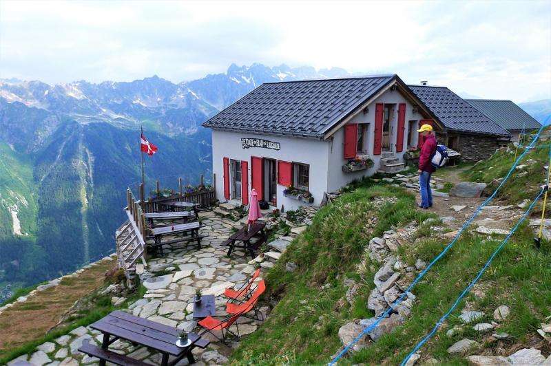 Ett skydd i Alperna. Frankrike. Pussel online