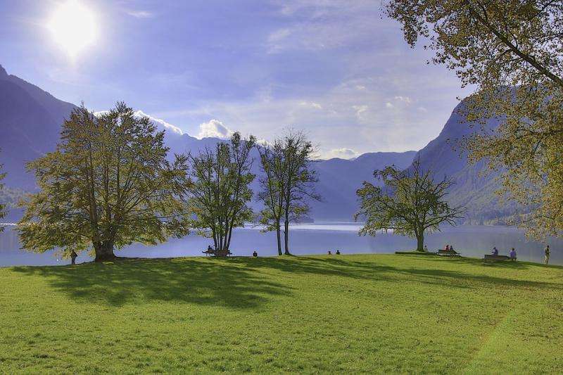 Lac en Slovénie. puzzle en ligne