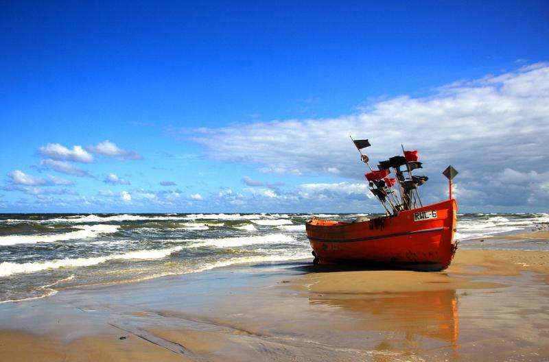 Cutter on the beach. jigsaw puzzle online
