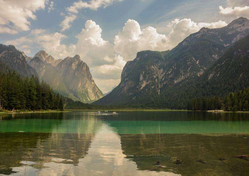 Планинско езеро. онлайн пъзел
