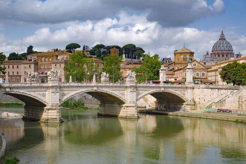 Rom. Brücke auf dem Tiber. Online-Puzzle