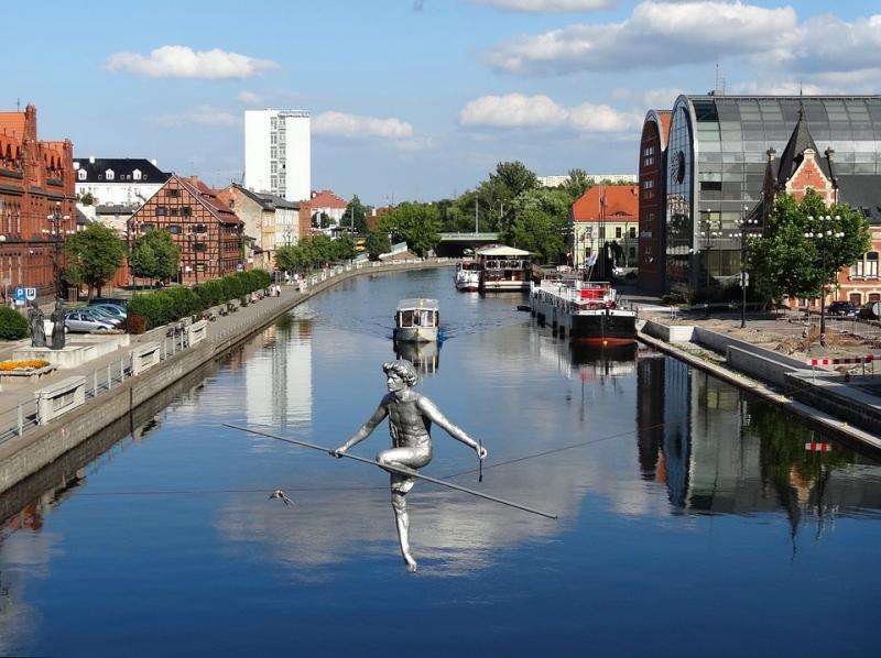 The canal in Bydgoszcz. online puzzle
