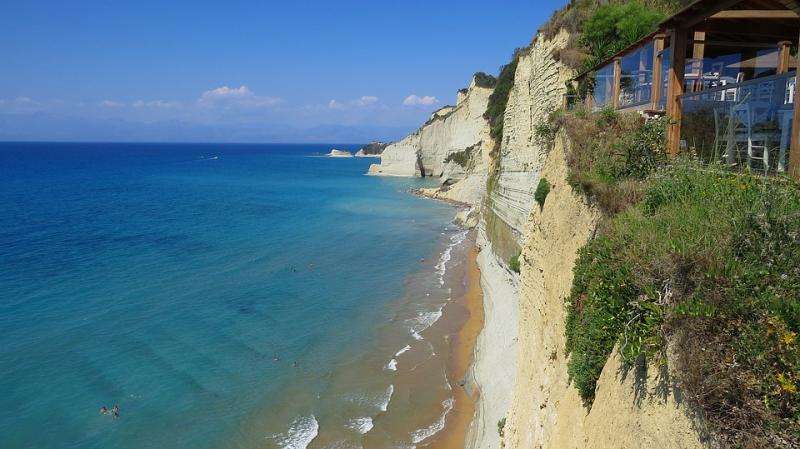 Klippor på Korfu. Pussel online