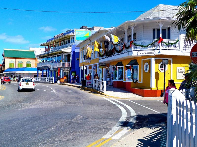 Une rue dans les îles Caïmans. puzzle en ligne