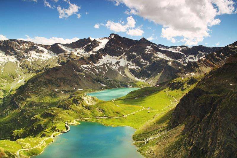 Λίμνες στις ιταλικές Άλπεις. παζλ online