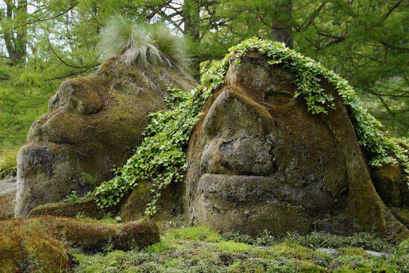 Stone trolls. online puzzle
