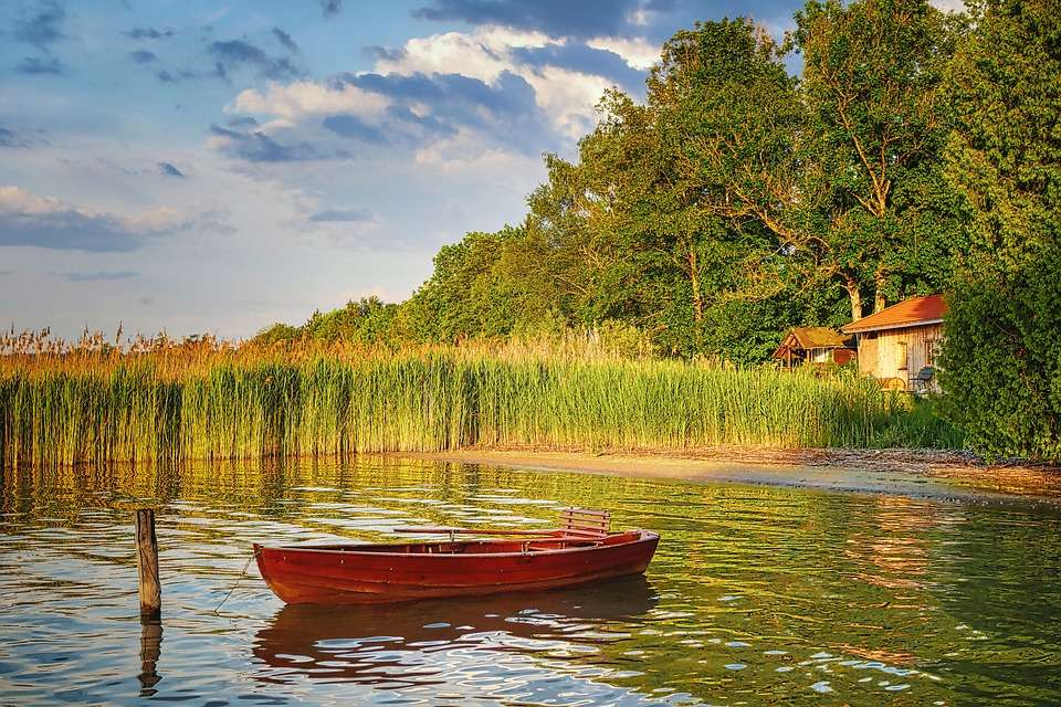 Boat on the lake. jigsaw puzzle online