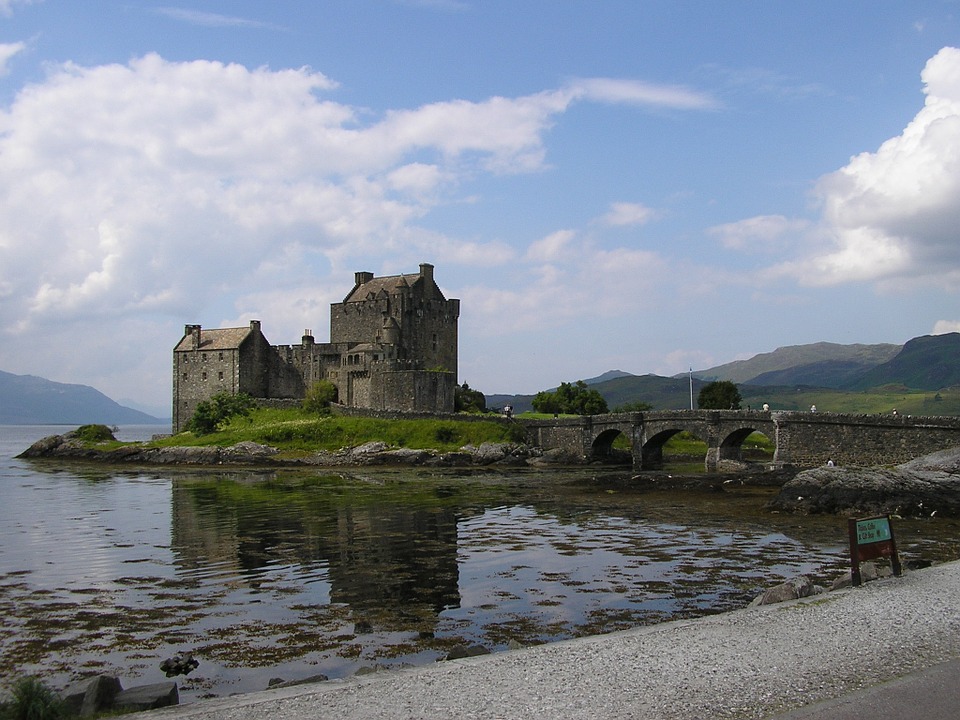 Eilean Donan Castle i Skottland. pussel på nätet