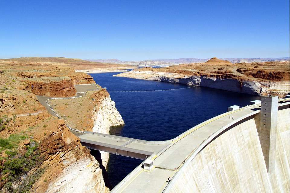 Dam on the lake Powell. USA. online puzzle