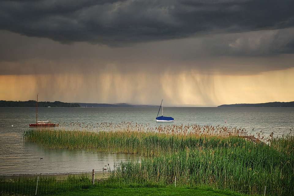 Буря над озером. онлайн пазл