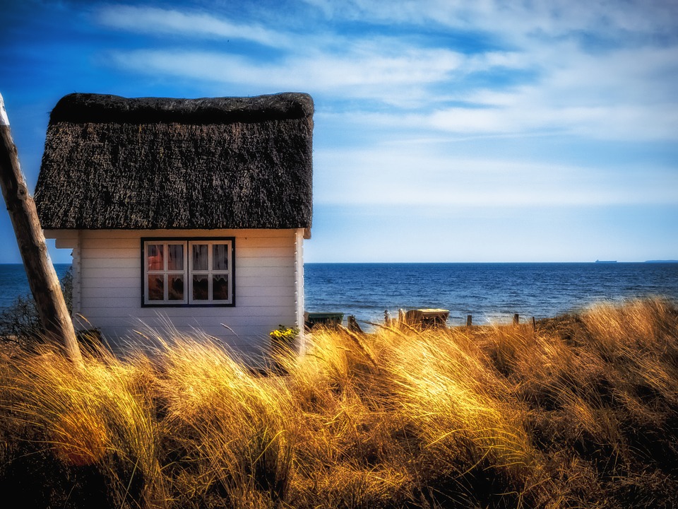 Малка къща на Балтийско море. онлайн пъзел