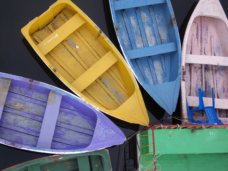 Разноцветные лодки. пазл онлайн