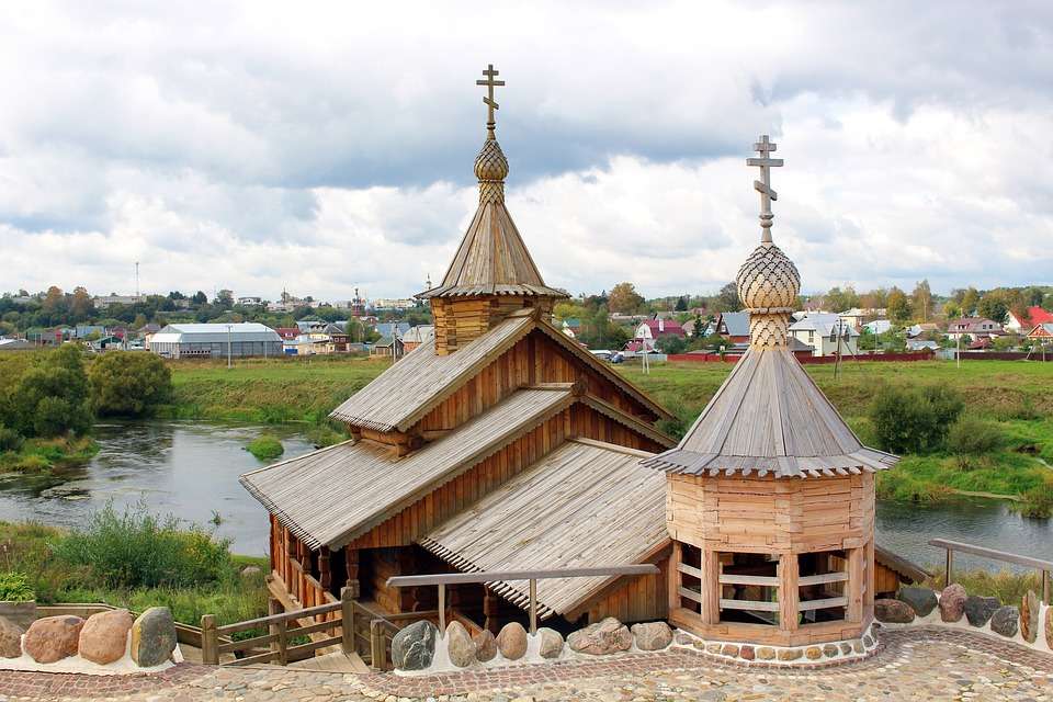 Orthodoxe kerk in Borovosk. Rusland. online puzzel