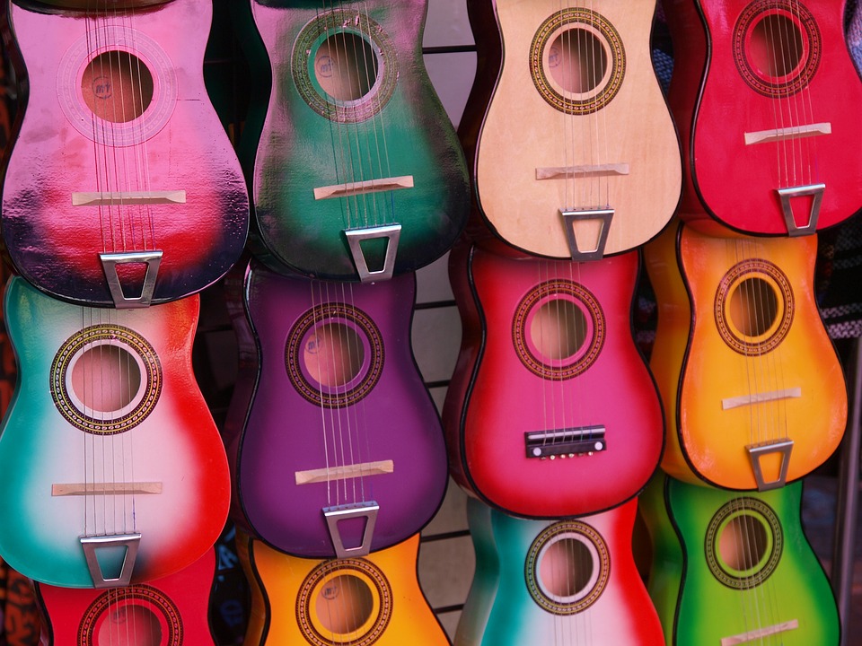 Guitares colorées. puzzle en ligne