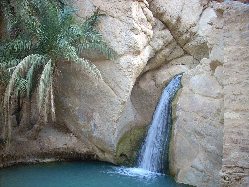Wasserfall in Tunesien. Online-Puzzle