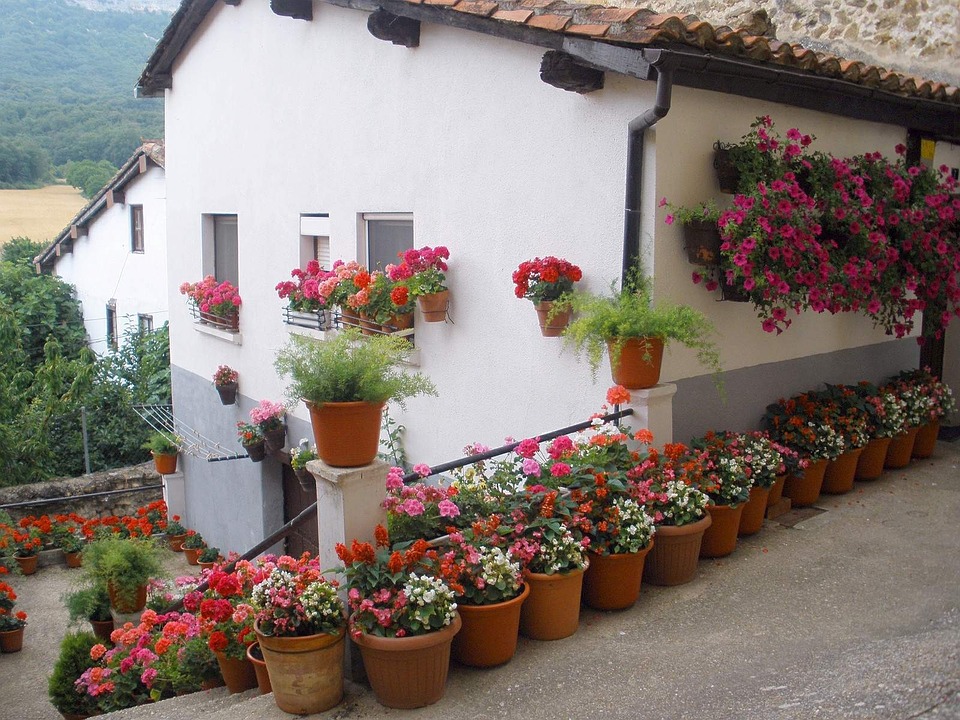 Een huis in bloemen. legpuzzel online