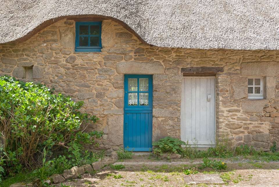Stenen huis in Frankrijk. legpuzzel online