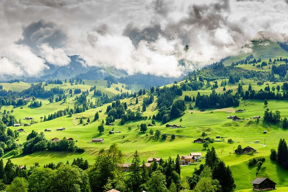 Berglandschaft der Schweiz. Puzzlespiel online