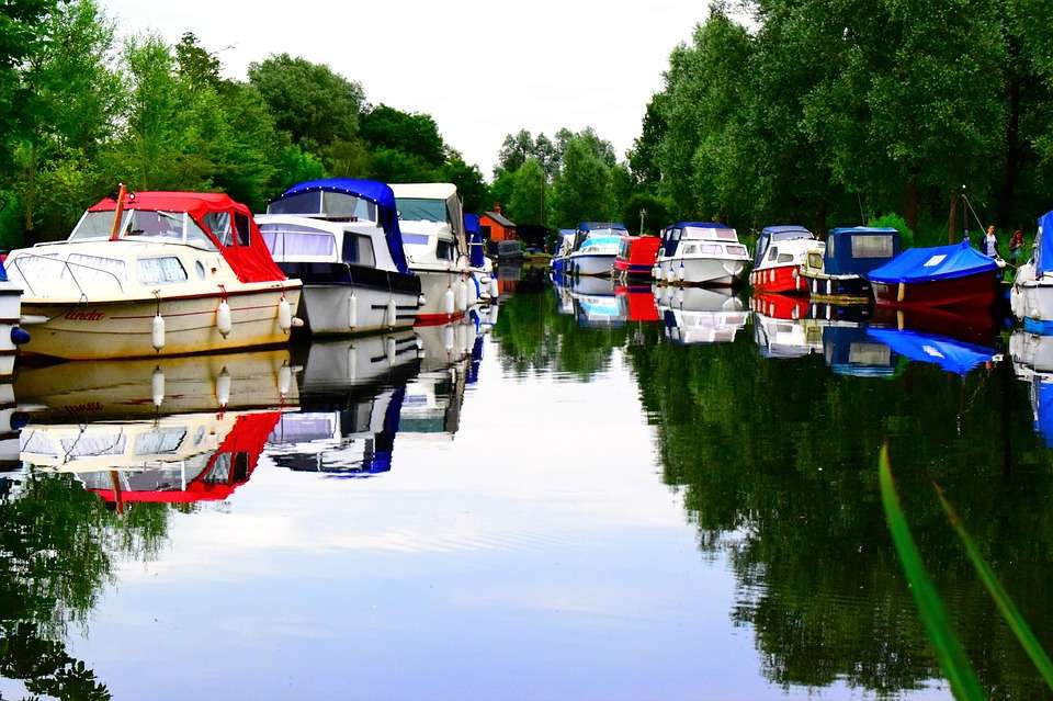 Boats on the canal. jigsaw puzzle online